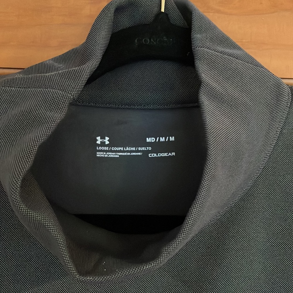 UA Metallic sweatshirt-Size medium - Picture 2 of 4